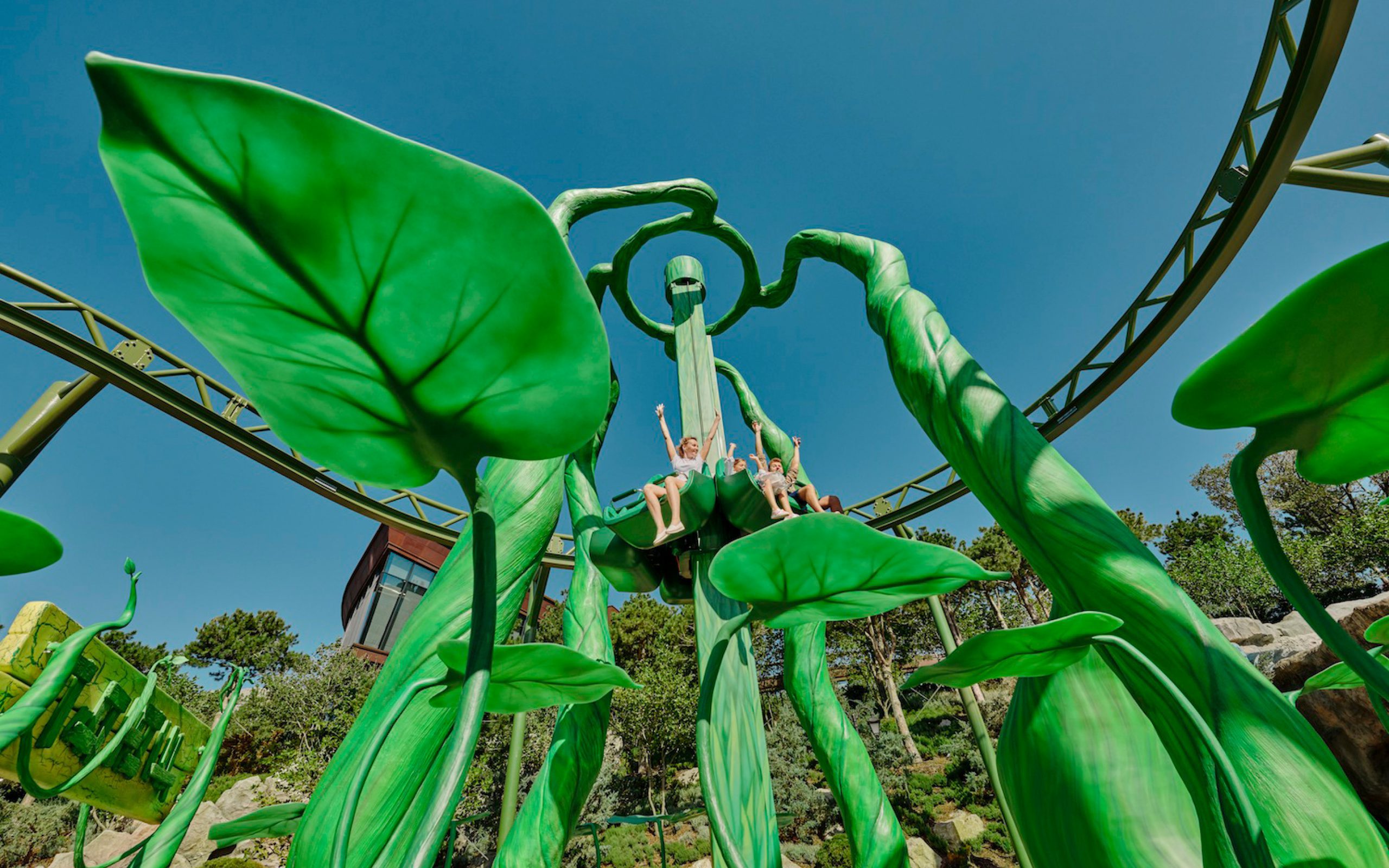 Green drop tower ride